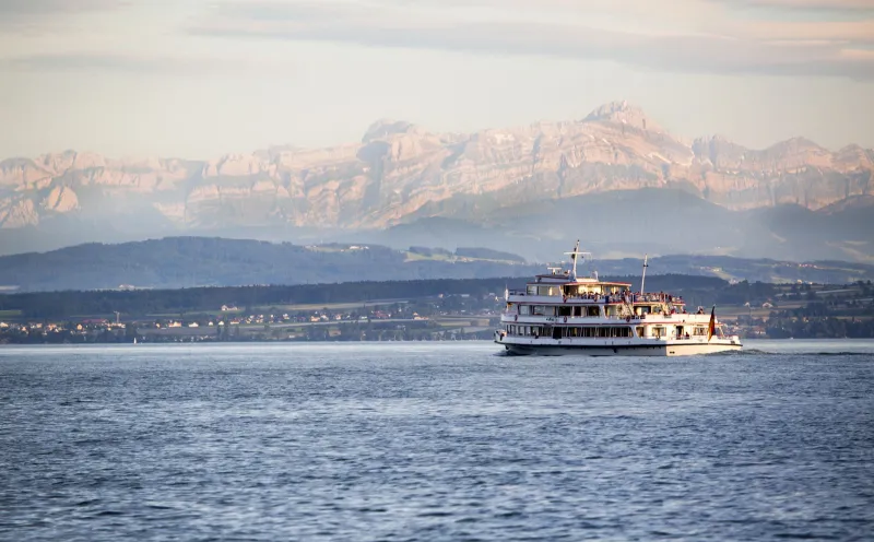 Boat trip with a panoramic view of the Alps