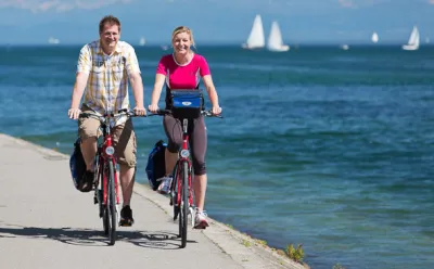 Bike tour on the Lower Lake and to Rhine Falls