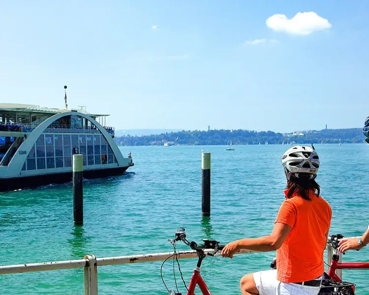 Cyclists at Lake Constance