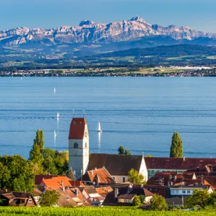 Hagnau am Bodensee mit Blick auf den Säntis