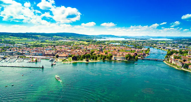 Blick auf Konstanz mit dem Untersee im Hintergrund