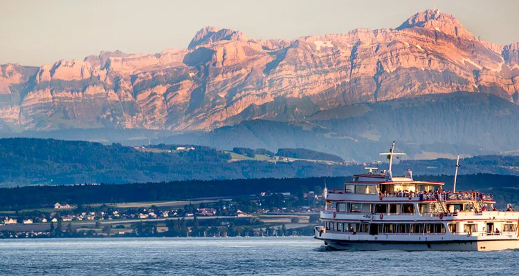 The time to travel on Lake Constance